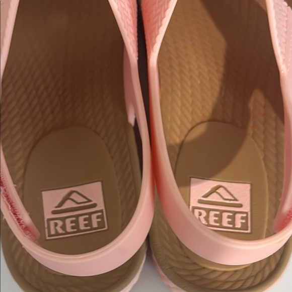 Reef Pink Sandals with Textured Straps and Platform Sole - Picture 5 of 12